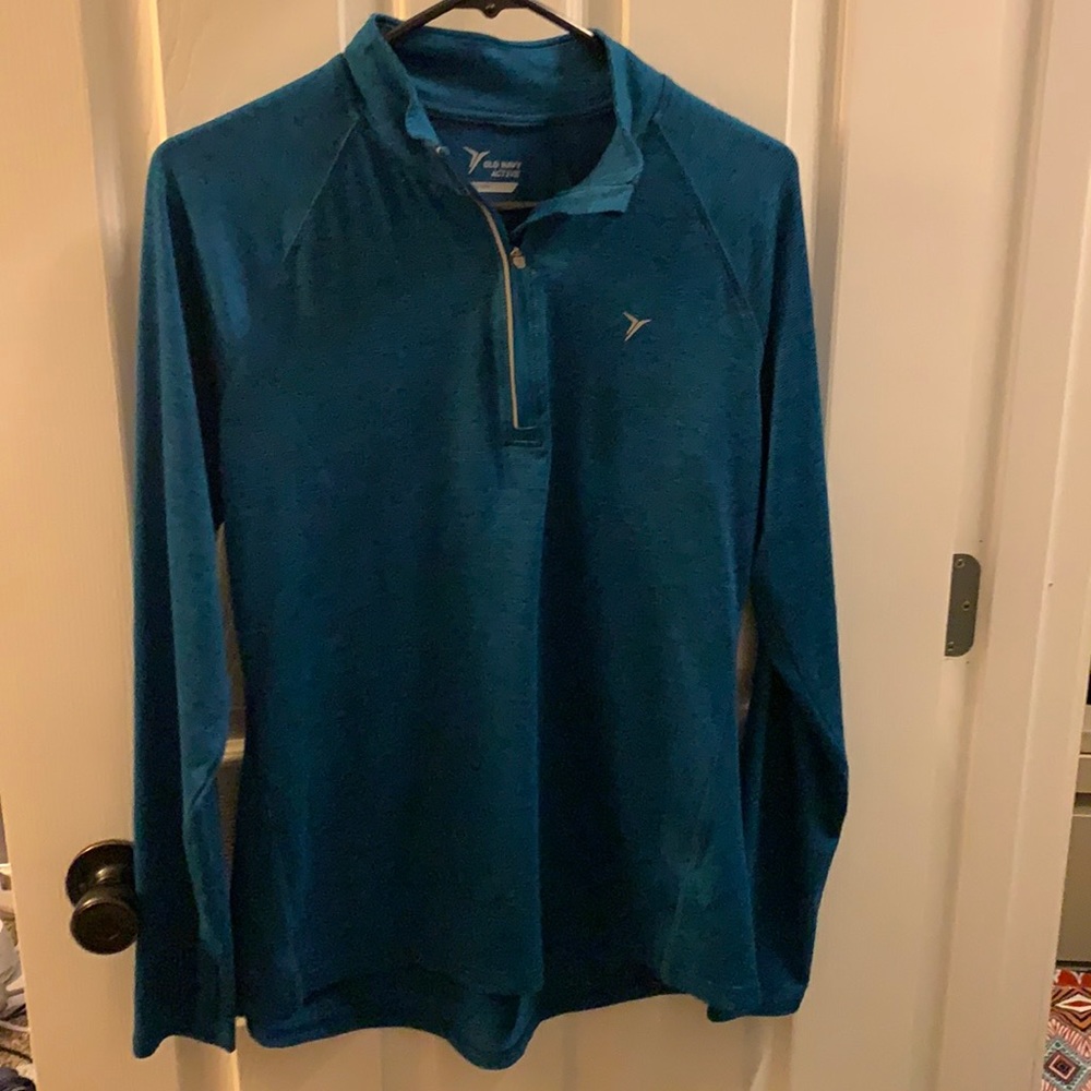 Active wear quarter sleeve shirt